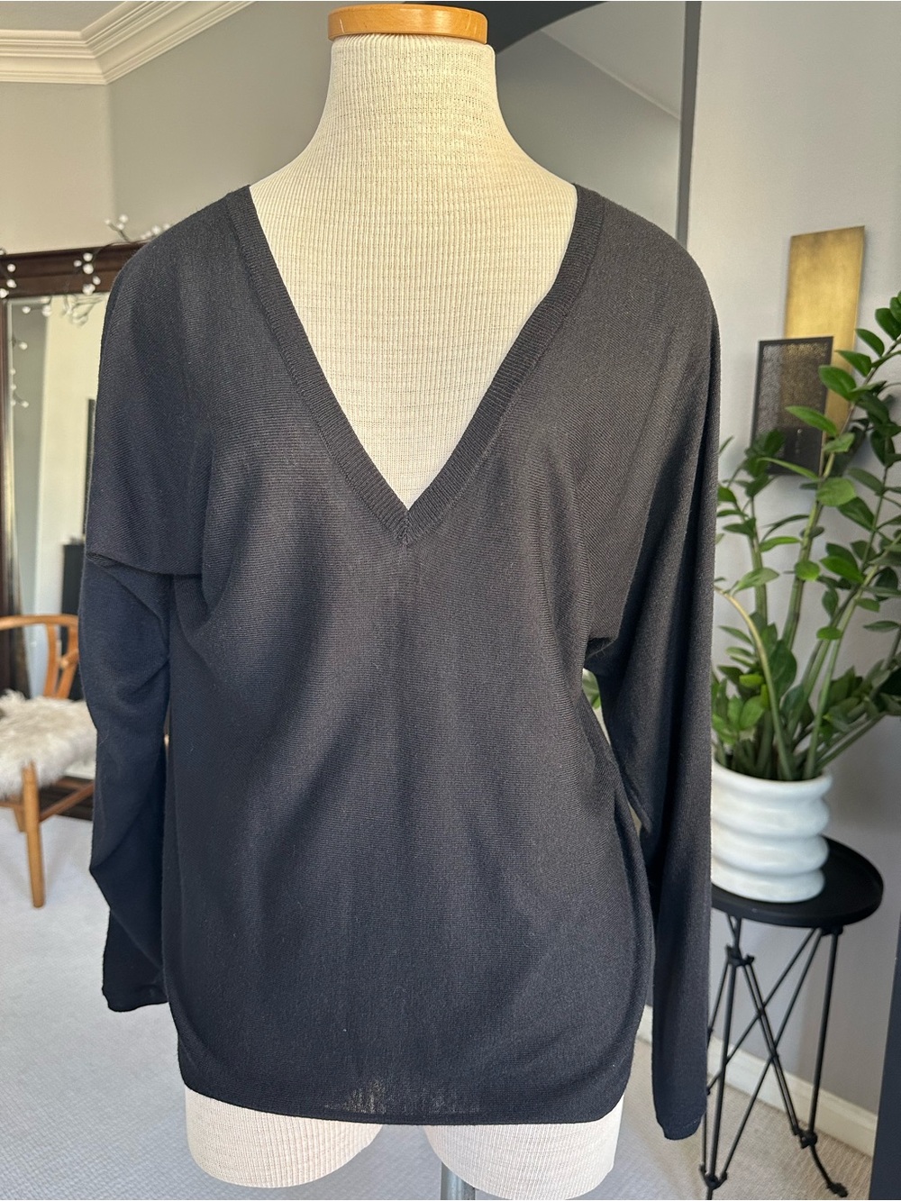 Open Edit (Nordstrom) black V-Neck Lightweight Knit Top, size large - Picture 4 of 12